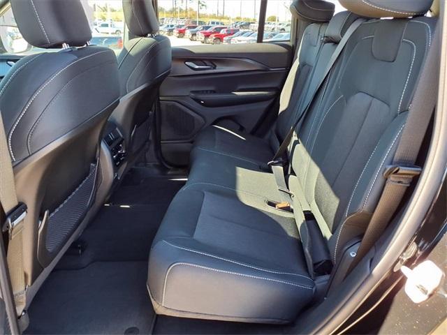 new 2025 Jeep Grand Cherokee car, priced at $37,953