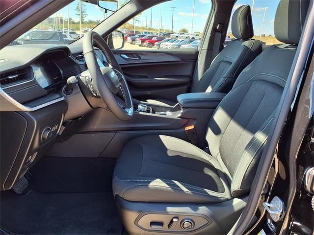 new 2025 Jeep Grand Cherokee car, priced at $37,953