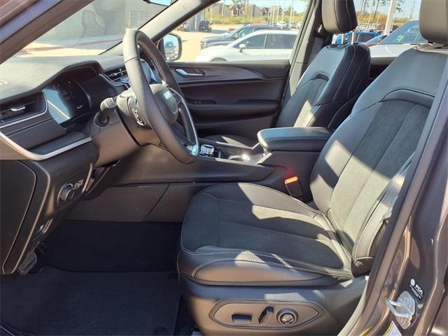 new 2025 Jeep Grand Cherokee car, priced at $42,183