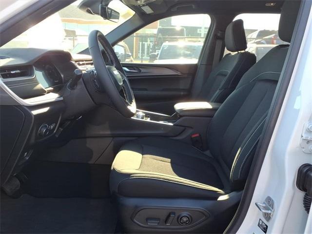new 2025 Jeep Grand Cherokee car, priced at $33,575