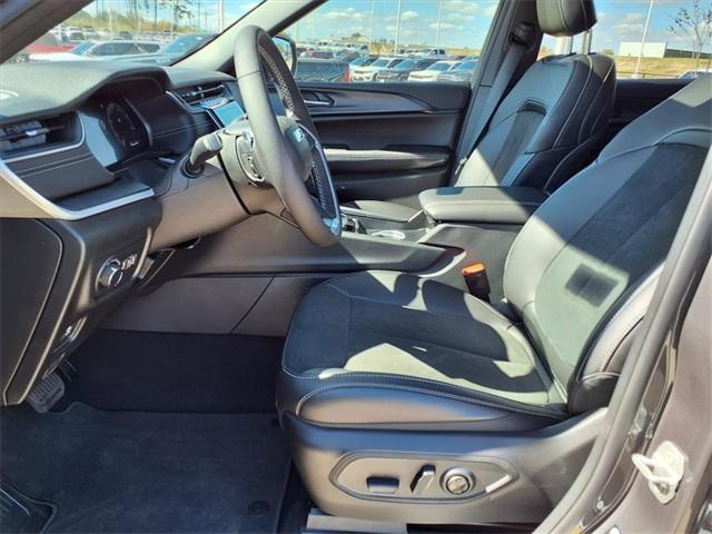 new 2025 Jeep Grand Cherokee L car, priced at $39,557