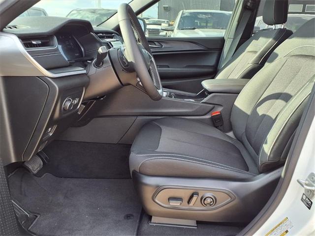 new 2025 Jeep Grand Cherokee L car, priced at $40,000