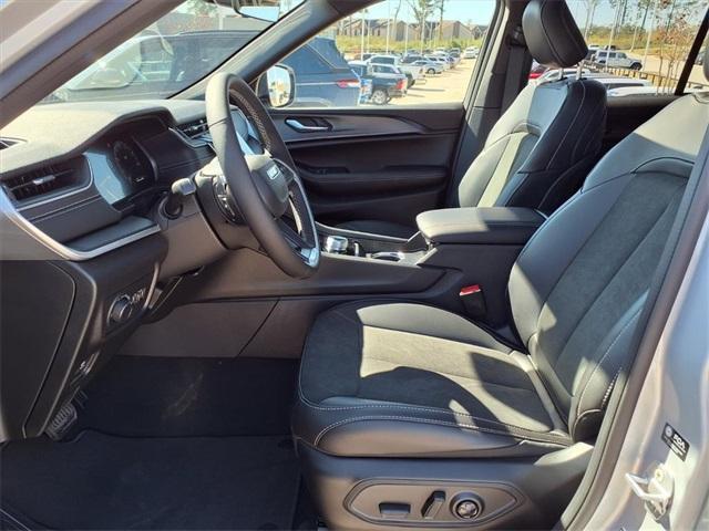 new 2025 Jeep Grand Cherokee car, priced at $42,183