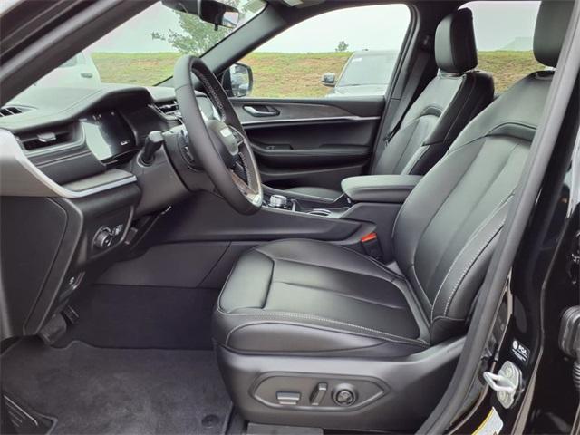 new 2025 Jeep Grand Cherokee car, priced at $39,380