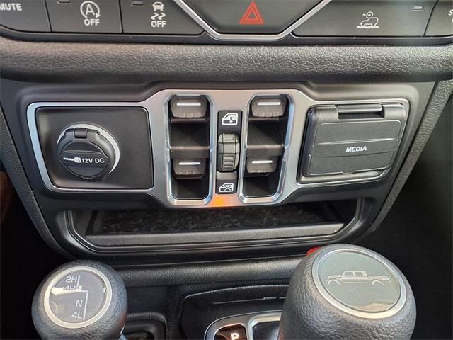 new 2025 Jeep Gladiator car, priced at $40,662