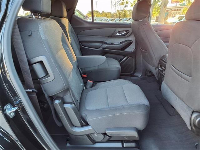 used 2023 Chevrolet Traverse car, priced at $25,072