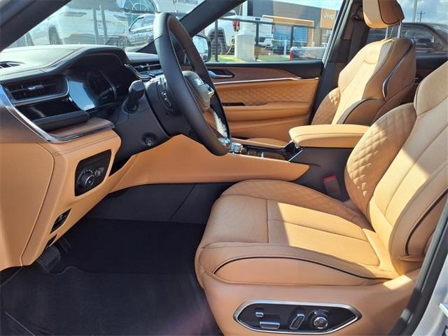 new 2025 Jeep Grand Cherokee car, priced at $58,180