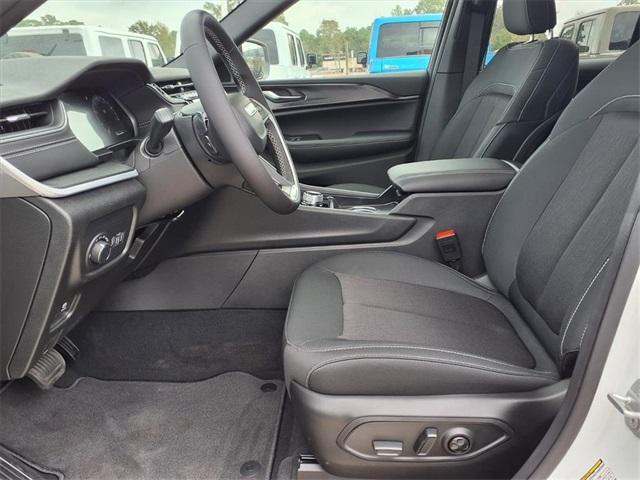 new 2025 Jeep Grand Cherokee car, priced at $36,248