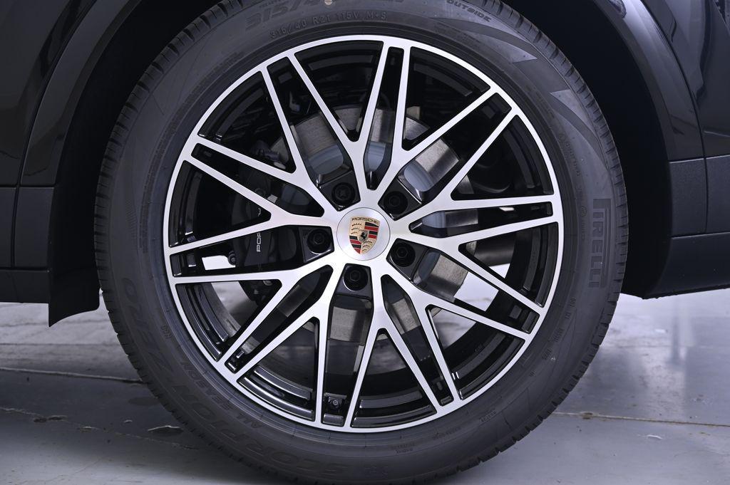 new 2025 Porsche Cayenne car, priced at $101,925
