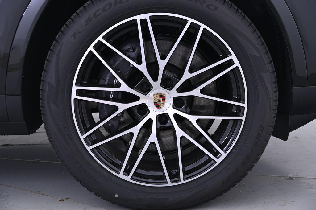 new 2025 Porsche Cayenne car, priced at $101,925