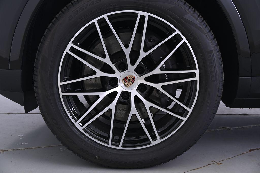 new 2025 Porsche Cayenne car, priced at $101,925