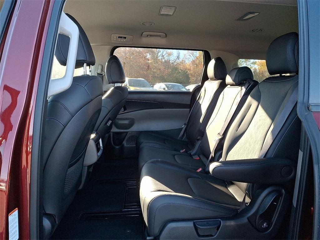 new 2025 Kia Carnival car, priced at $40,640