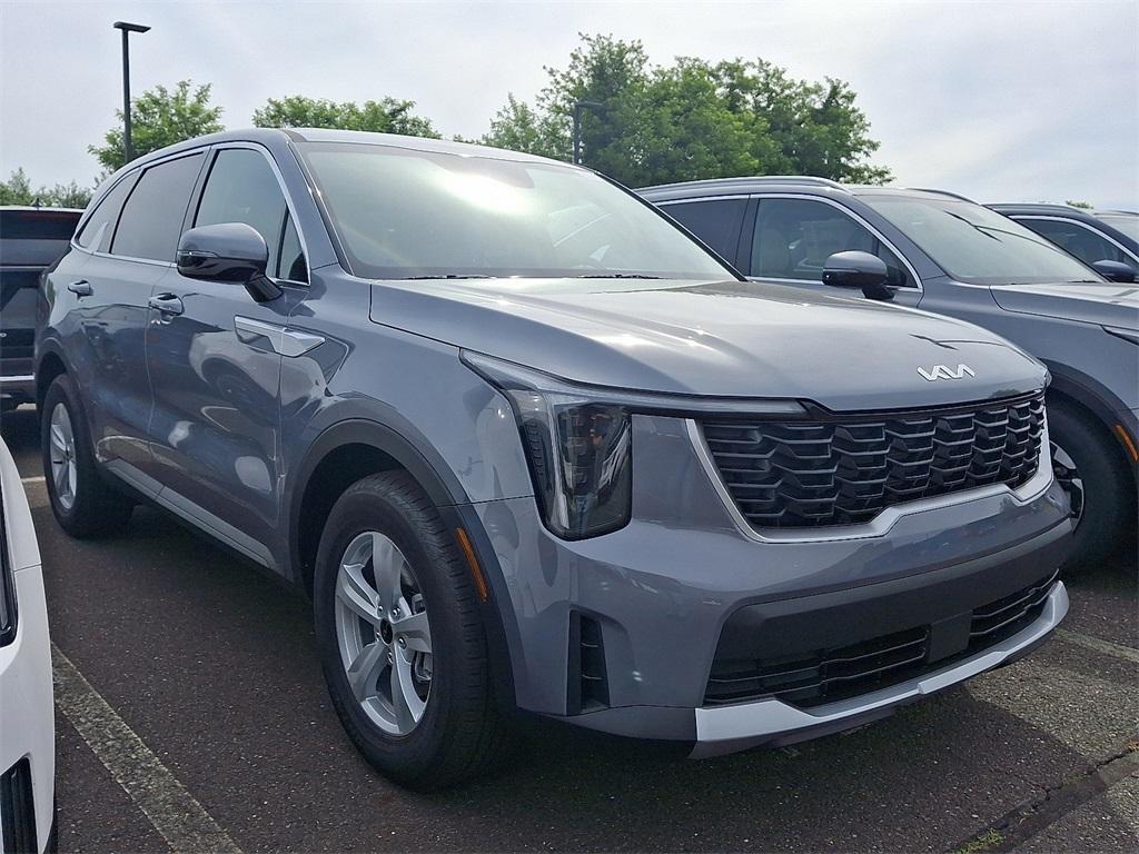 new 2025 Kia Sorento car, priced at $33,755