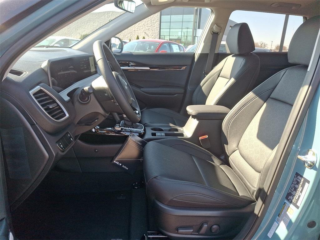 new 2025 Kia Seltos car, priced at $33,565
