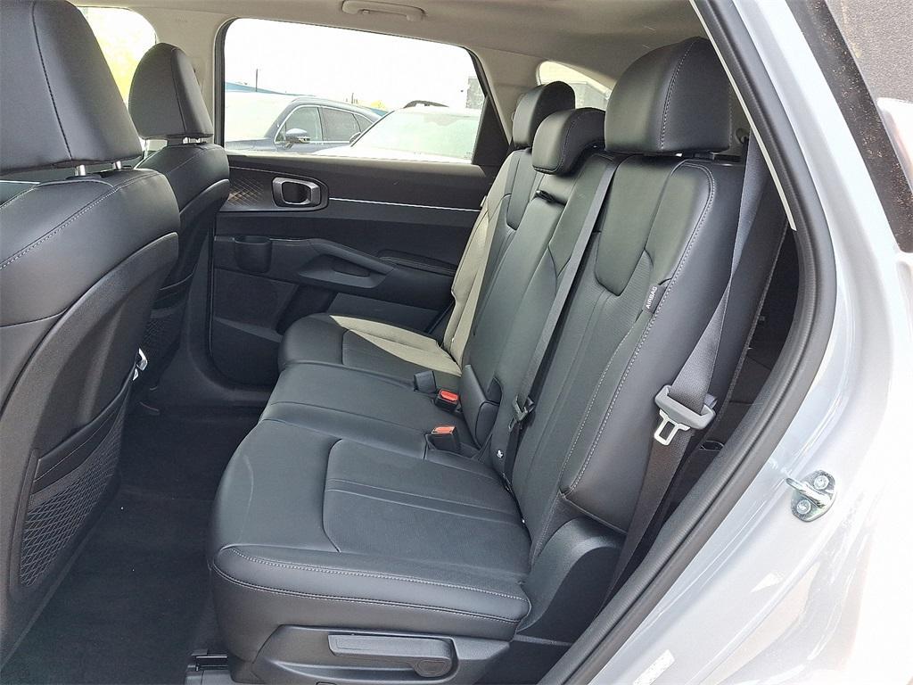 new 2025 Kia Sorento car, priced at $38,385