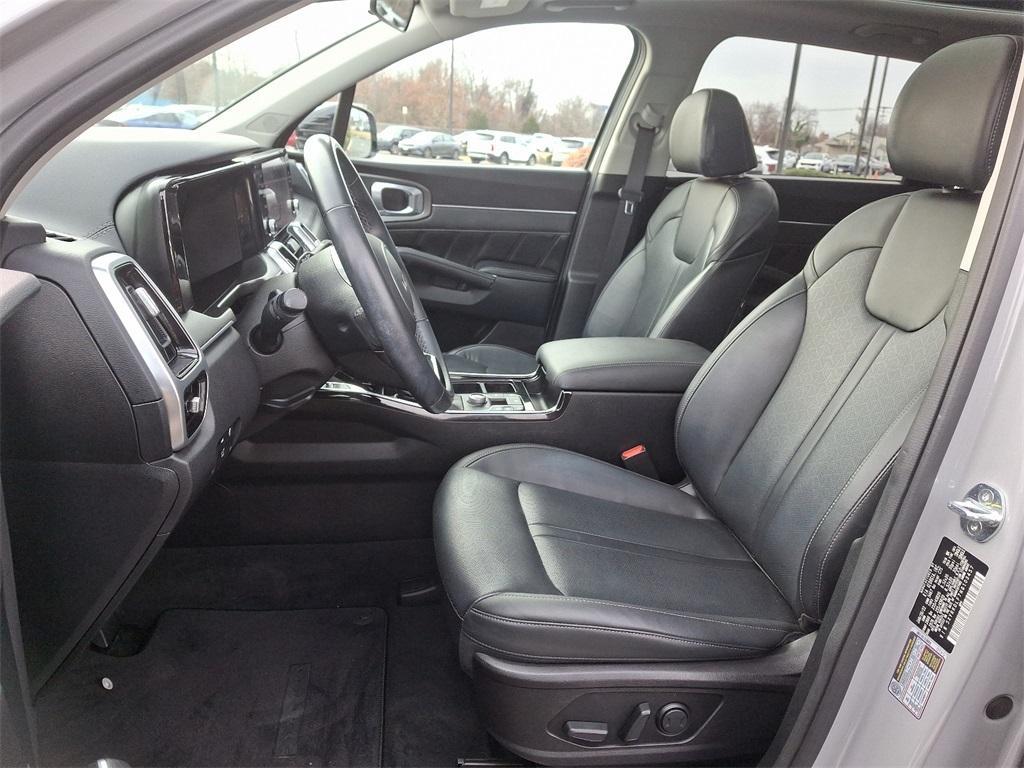 used 2022 Kia Sorento car, priced at $32,401