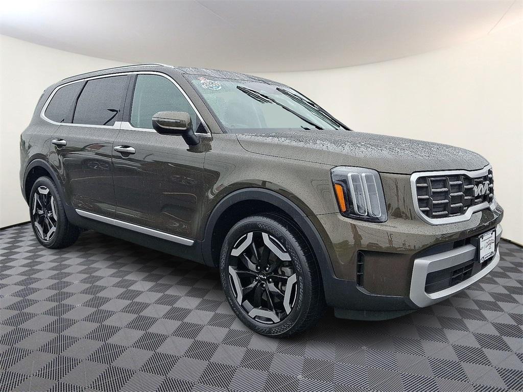 used 2023 Kia Telluride car, priced at $32,701