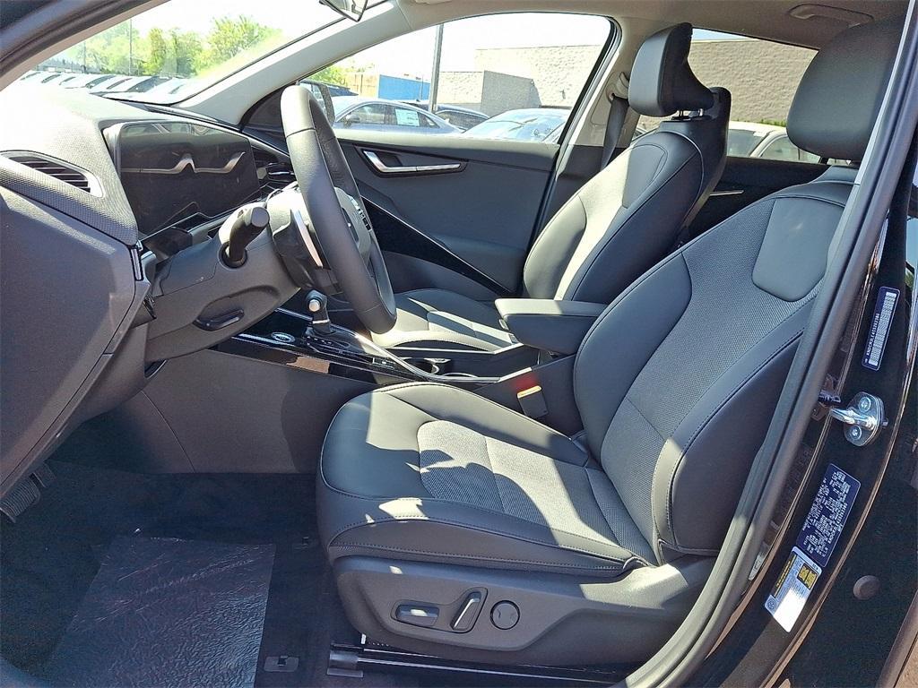 new 2025 Kia Niro car, priced at $31,885