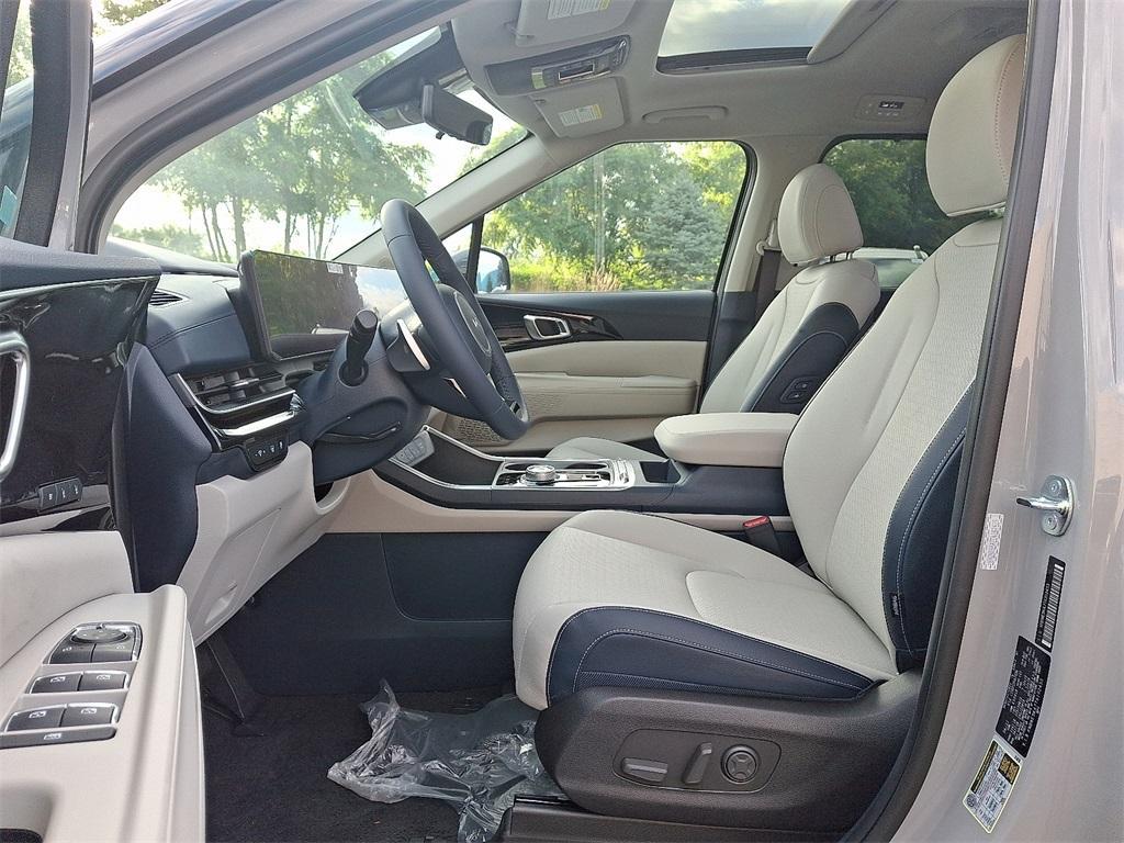 new 2026 Kia Carnival Hybrid car, priced at $55,315