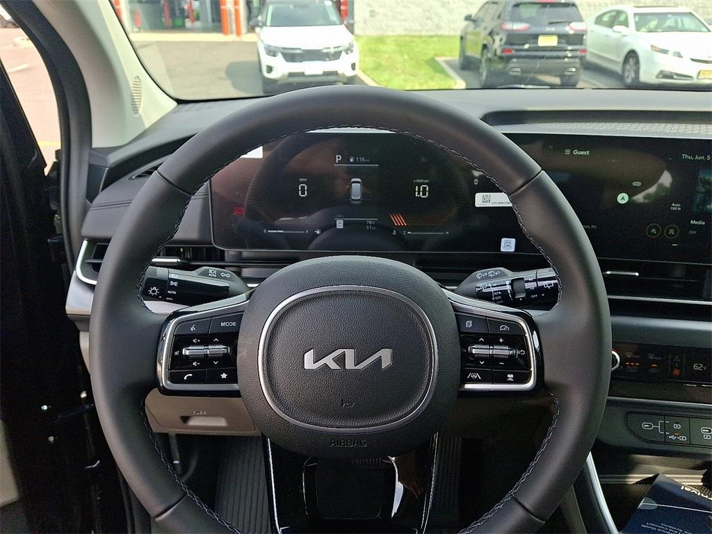 new 2025 Kia Carnival car, priced at $41,170