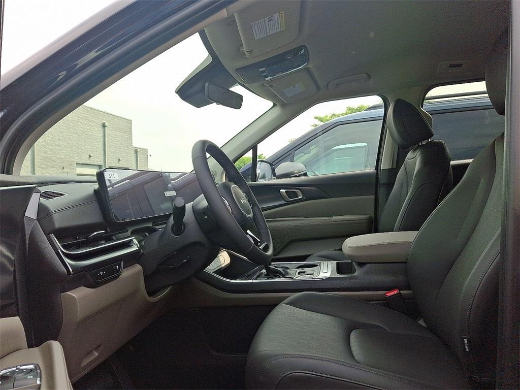 new 2025 Kia Carnival car, priced at $41,170
