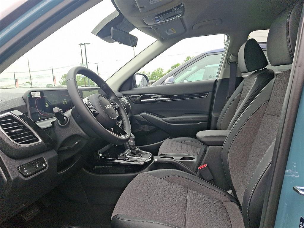 new 2025 Kia Seltos car, priced at $28,670