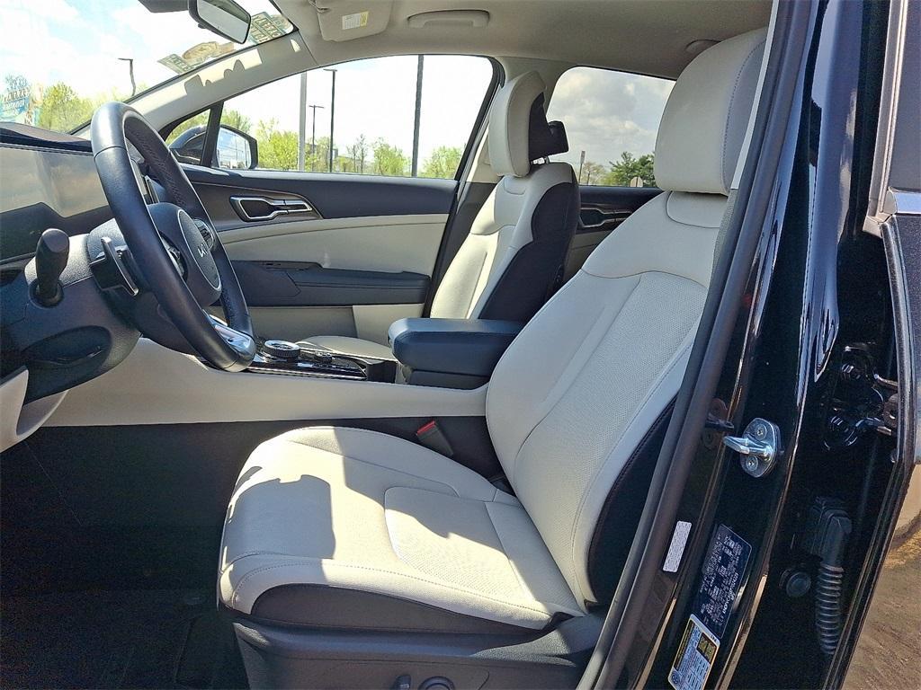 used 2023 Kia Sportage Hybrid car, priced at $29,901