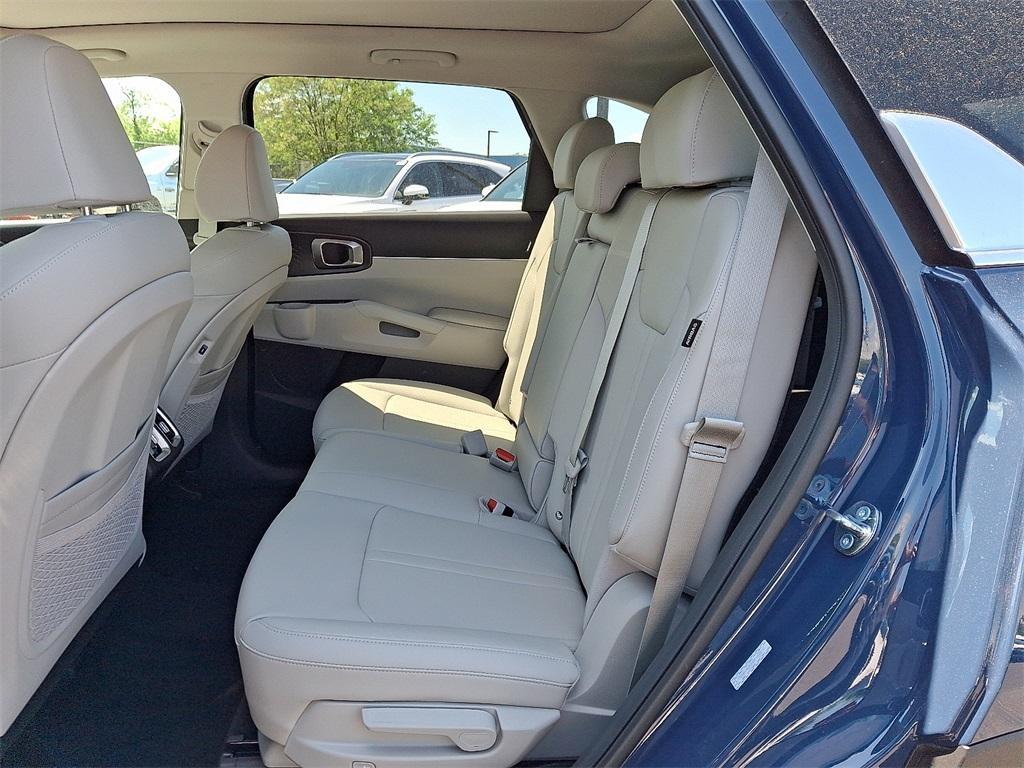 new 2025 Kia Sorento car, priced at $38,450