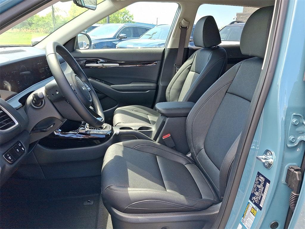 new 2025 Kia Seltos car, priced at $30,160
