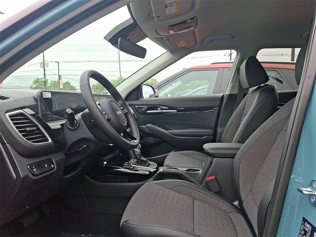 new 2025 Kia Seltos car, priced at $28,670