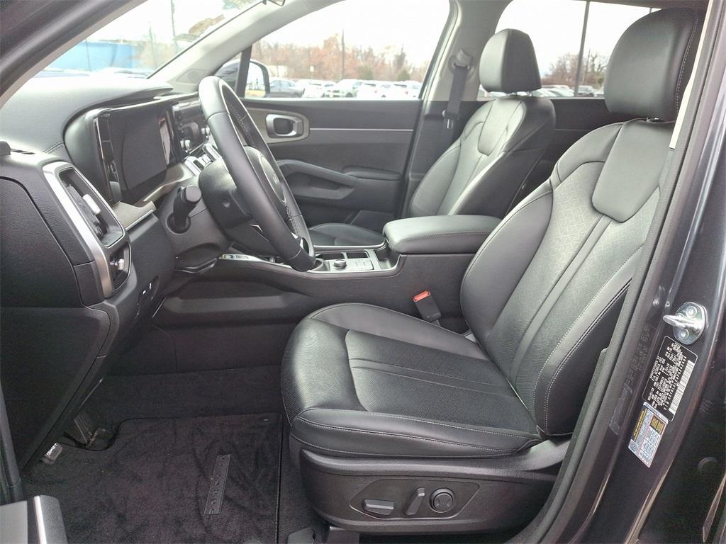 used 2023 Kia Sorento car, priced at $31,901