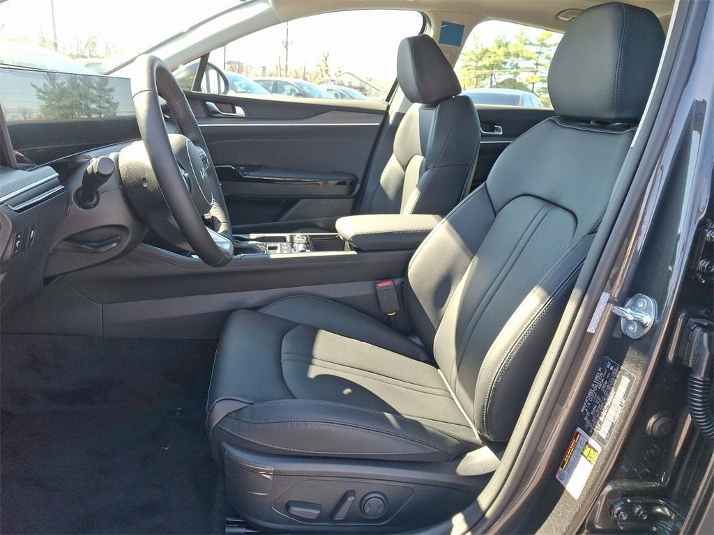 new 2025 Kia K5 car, priced at $35,645
