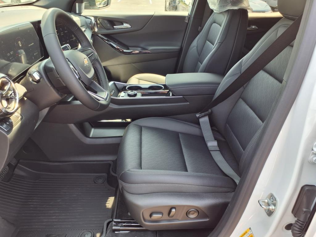 new 2026 Chevrolet Equinox car, priced at $31,327