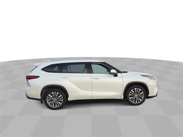 used 2021 Toyota Highlander car, priced at $37,027