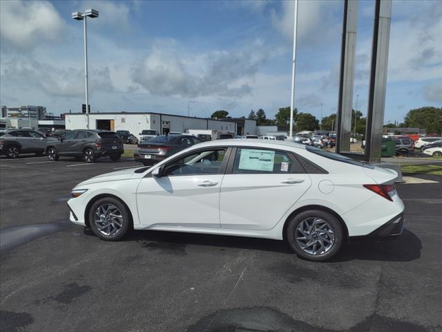 new 2024 Hyundai Elantra car, priced at $23,789