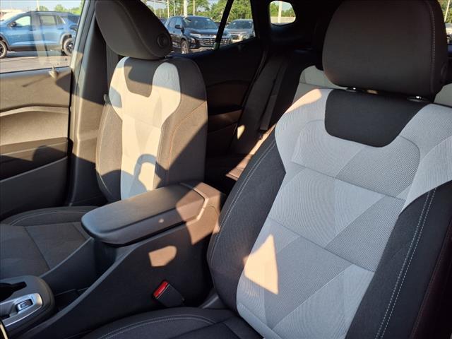 new 2025 Chevrolet Trax car, priced at $23,445