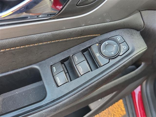 used 2021 Chevrolet Traverse car, priced at $27,398