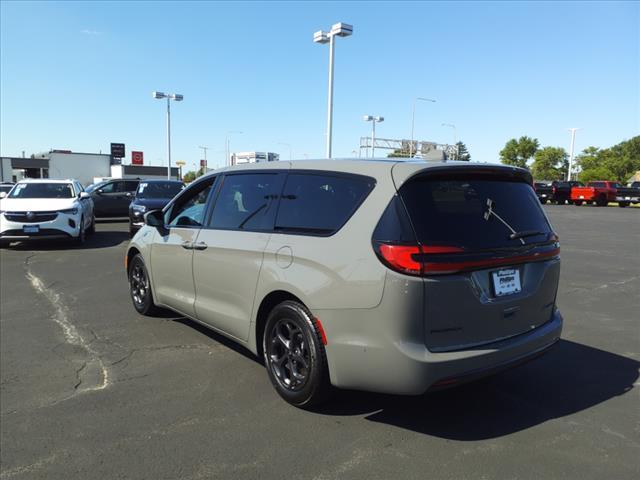 used 2022 Chrysler Pacifica Hybrid car, priced at $26,490