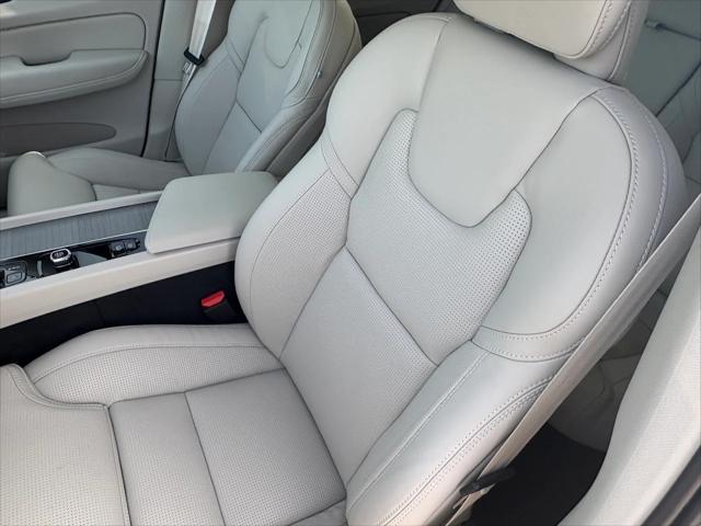 new 2025 Volvo XC60 car, priced at $61,650