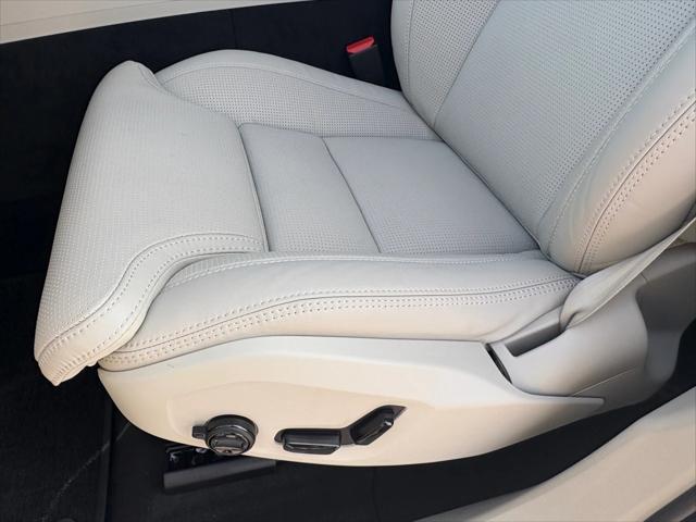 new 2025 Volvo XC60 car, priced at $61,650