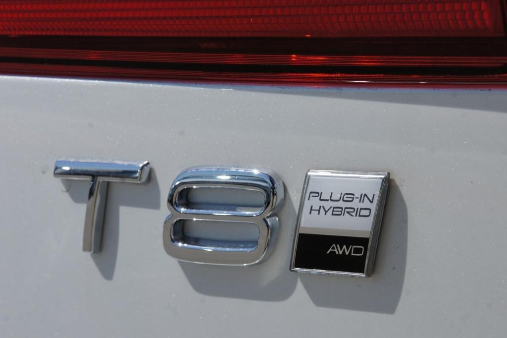 new 2025 Volvo XC60 Plug-In Hybrid car, priced at $63,420