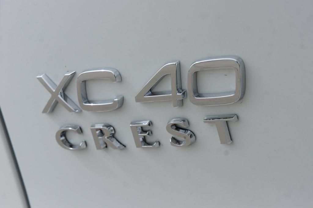 new 2024 Volvo XC40 car, priced at $43,820