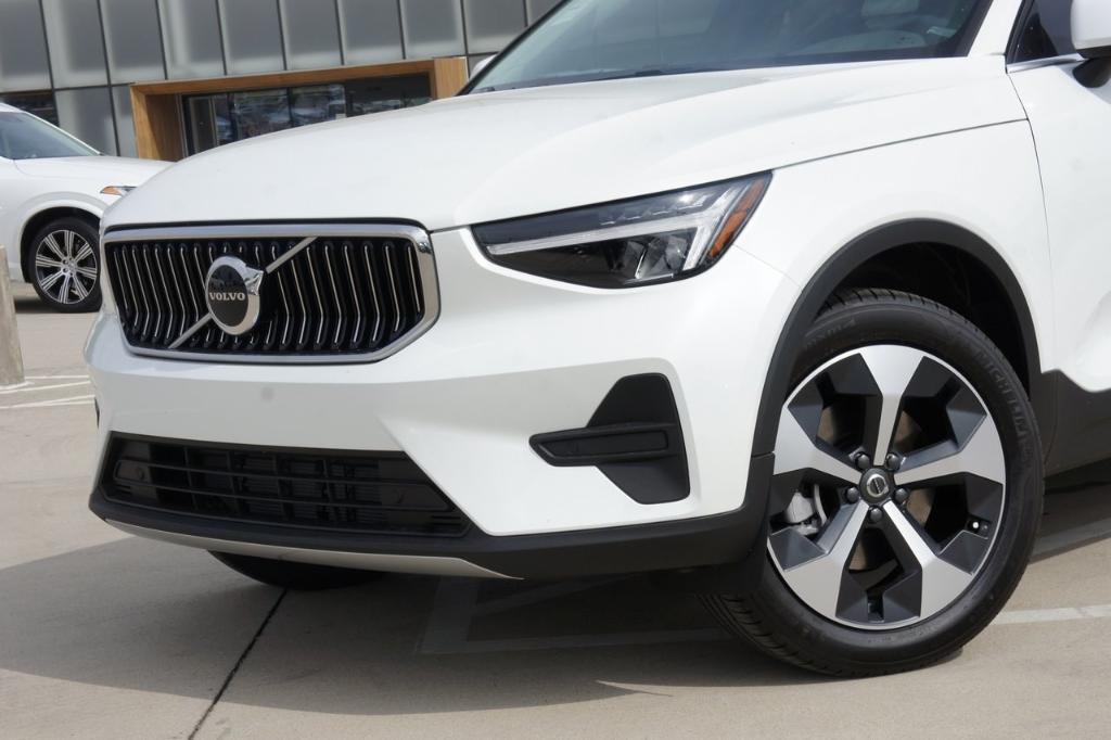 new 2024 Volvo XC40 car, priced at $43,820