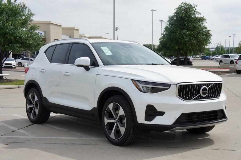 new 2024 Volvo XC40 car, priced at $42,385