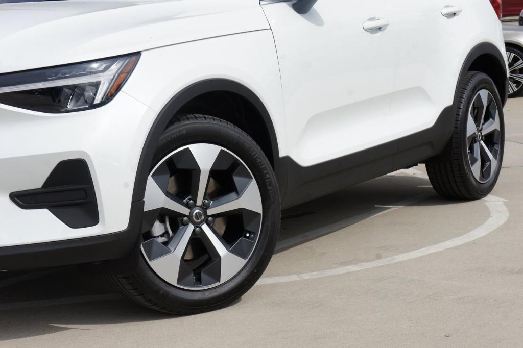 new 2024 Volvo XC40 car, priced at $43,820