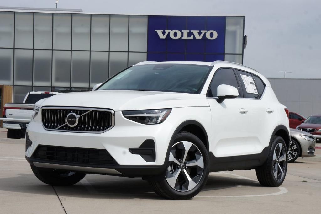 new 2024 Volvo XC40 car, priced at $43,820