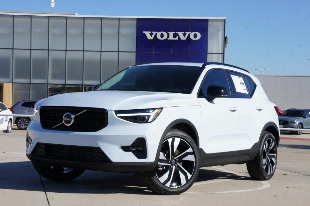 new 2024 Volvo XC40 car, priced at $48,932