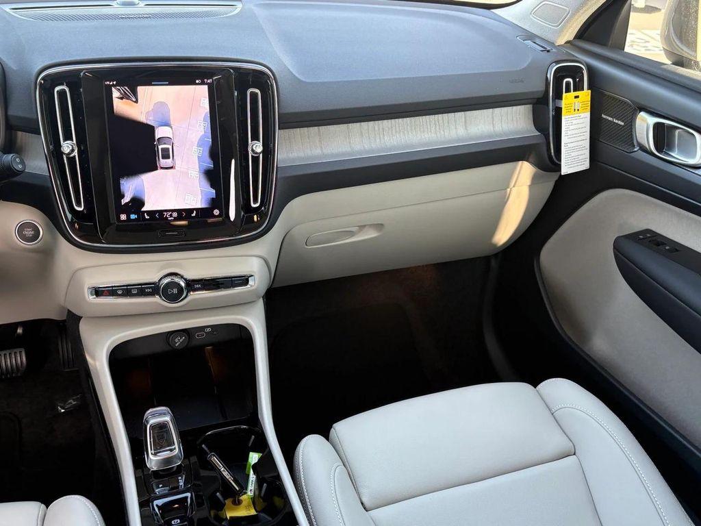 new 2025 Volvo XC40 car, priced at $55,085