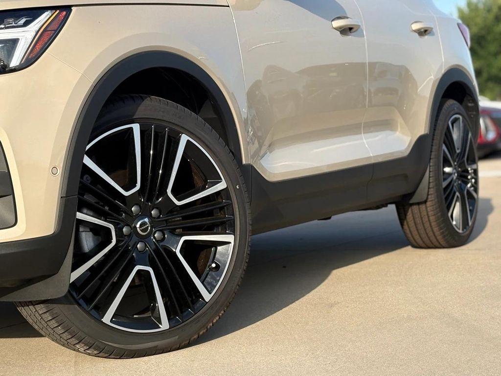 new 2025 Volvo XC40 car, priced at $55,085