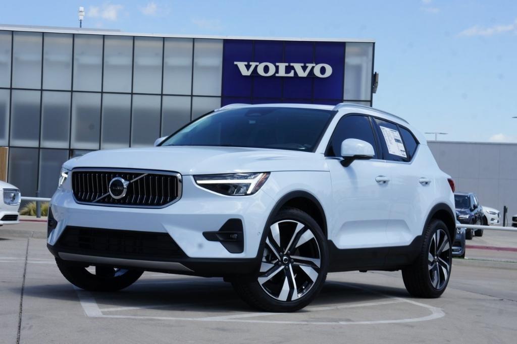 new 2025 Volvo XC40 car, priced at $49,440